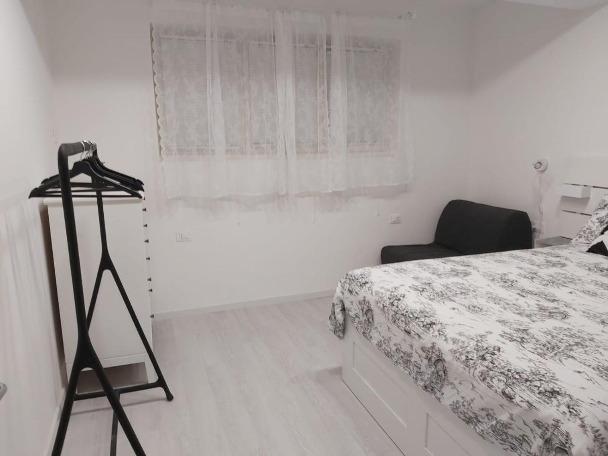 Holiday House Fieravecchia Salerno Exterior foto