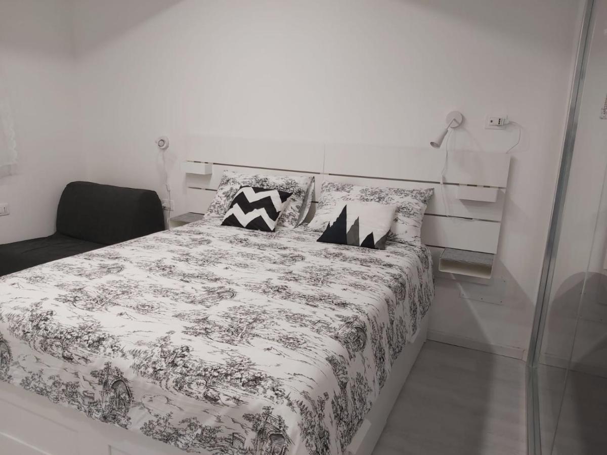 Holiday House Fieravecchia Salerno Exterior foto